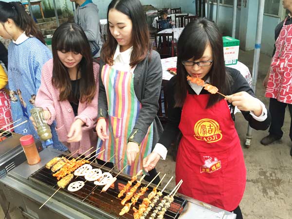 當萬圣節遇上光棍節，成都智絡軟件嗨翻三圣鄉