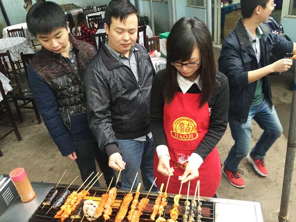 當萬圣節遇上光棍節，成都智絡軟件嗨翻三圣鄉